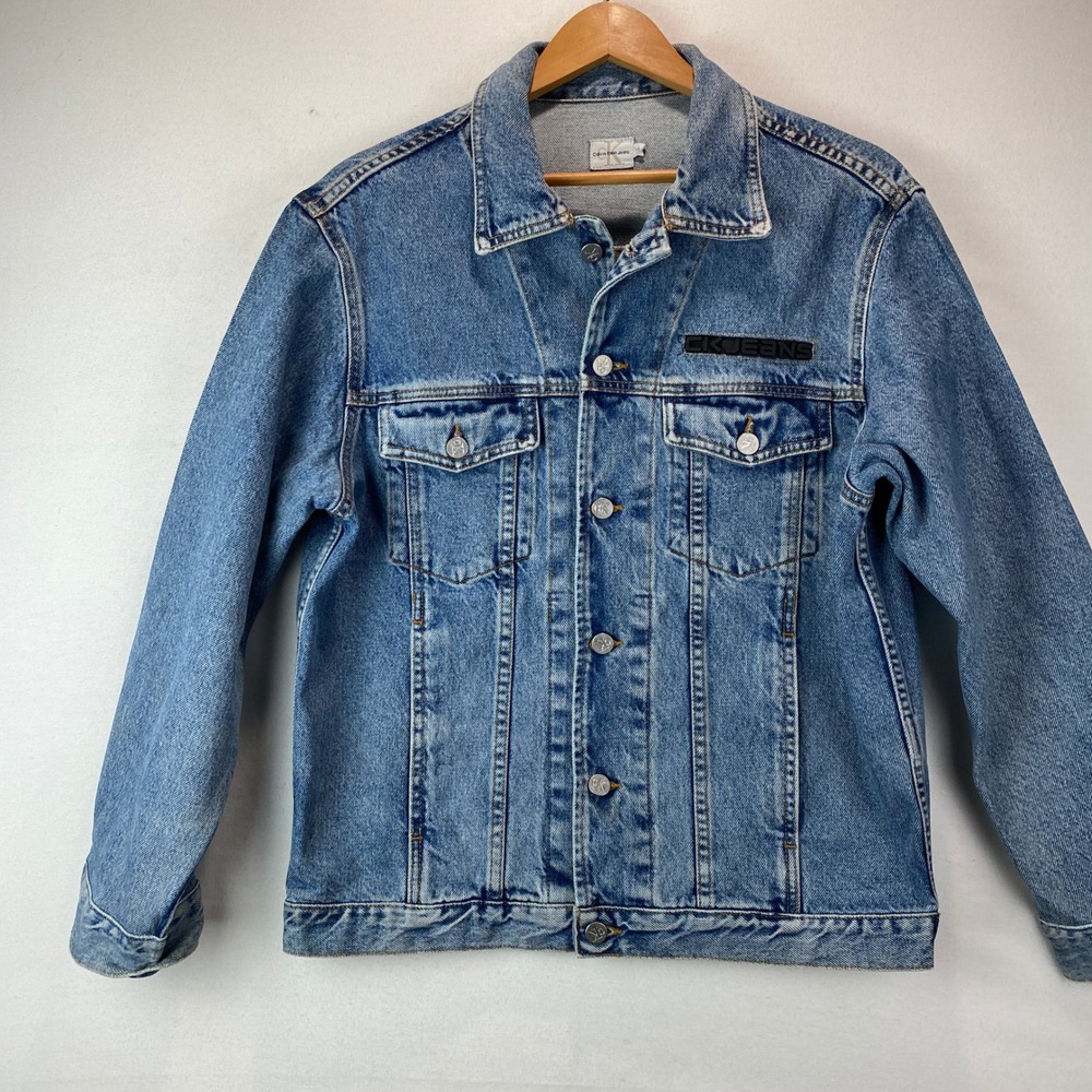 VTG Y2K Calvin Klein Jeans Trucker Jacket Mens M Blue Denim Rubber Logo Patch